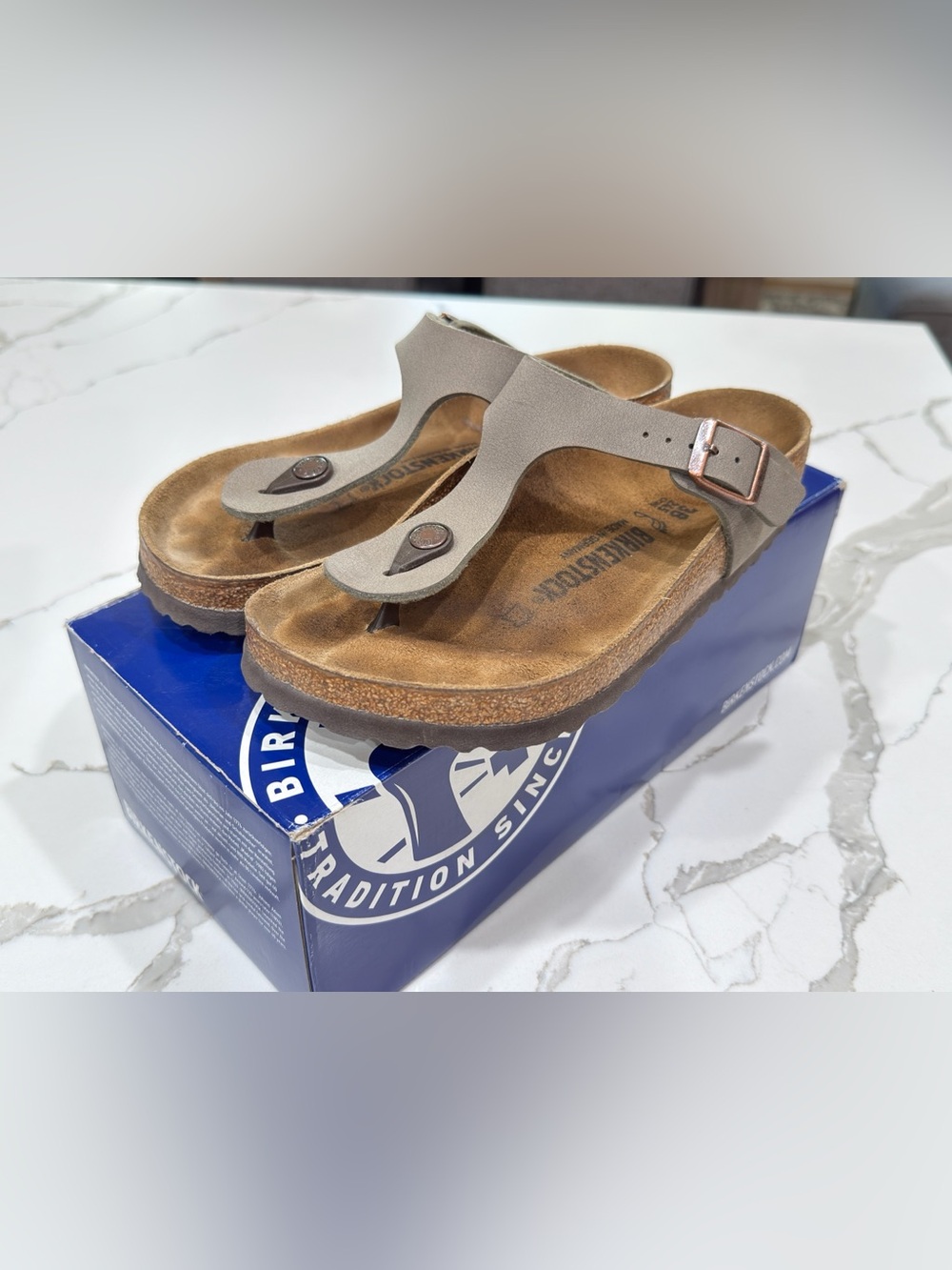 Birkenstock Gizeh thong sandals. Size 38.